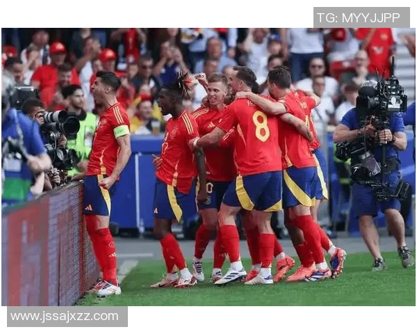 西班牙人主场迎战巴萨双方争夺荣誉与尊严的激烈对决